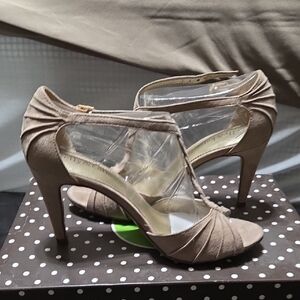 Kelly & Katie Beige Women's Heels